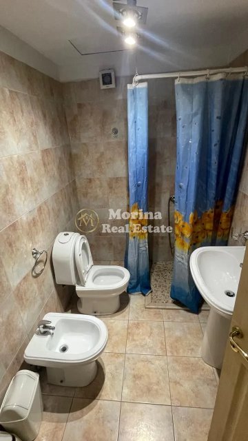 Tirane, jepet me qera ambjent biznesi Kati 6, 100 m² 1.000 € (Rruga e Elbasanit)