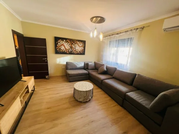 Tirane, jepet me qera apartament 2+1 Kati 4, 90 m² 600 € (JEPET ME QERA SUPER APARTAMENT 2+1 PRANË STADIUMIT DINAMO &amp; SHESHIT WILSON)