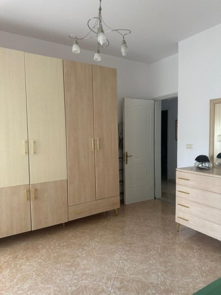 Tirane, jepet me qera apartament 2+1+Ballkon Kati 2, 87 m² 550 € (LIQENI I THATE)