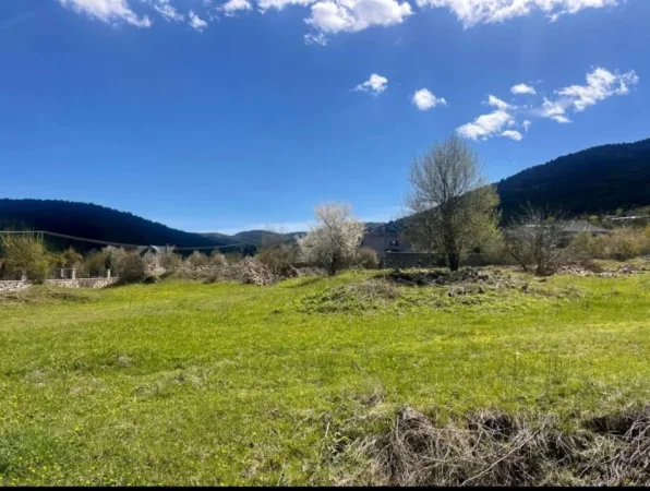 Korce, shitet toke , 1.127 m² 150.000 € (Voskopojë - Korçë)