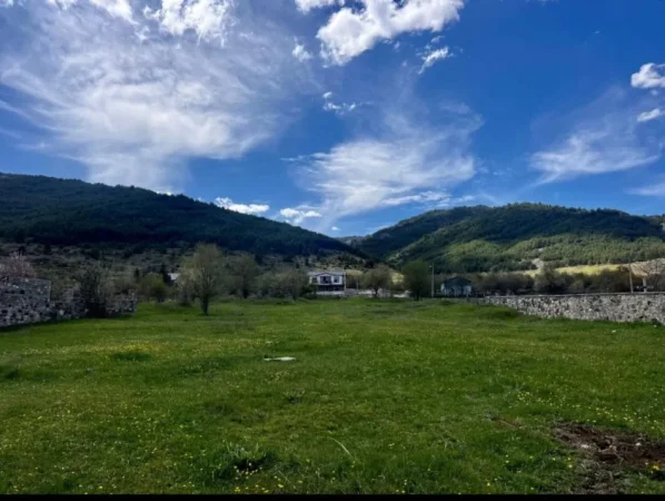 Korce, shitet toke , 1.127 m² 150.000 € (Voskopojë - Korçë)