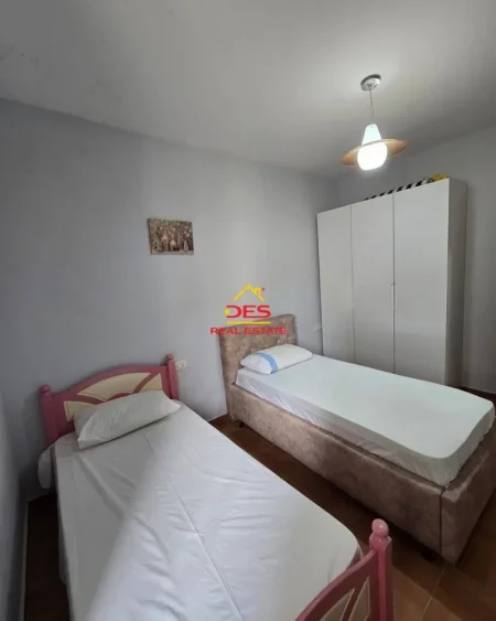 Vlore, jepet me qera apartament 2+1+Ballkon Kati 5, 100 m² 550 € (Rruga Murat Tërbaçi)