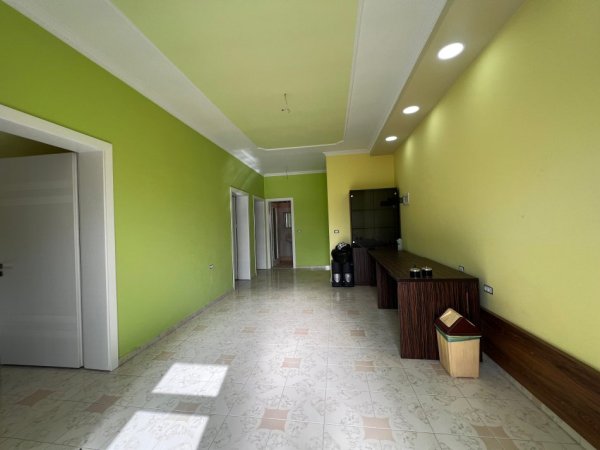 Tirane, jepet me qera 3+1 Kati 3, 115 m² 700 € (21 Dhjetori)