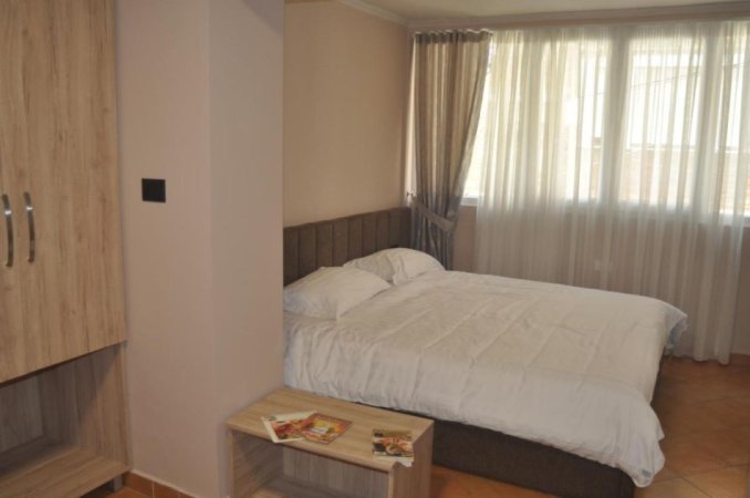 Tirane, jepet me qera apartament 1+1 Kati 1, 50 m² 350 € (JEPET ME QERA APARTAMENT I MOBILUAR NË MYSLYM SHYR, NJË NGA ZONAT MË ELITARE TË TIRANËS)