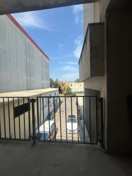 Tirane, jepet me qera magazine Kati 2, 770 m² 1.600 € (AUTOSTRADA TIRANE – DURRES)