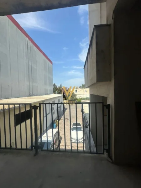 Tirane, jepet me qera magazine Kati 2, 770 m² 1.600 € (AUTOSTRADA TIRANE – DURRES)