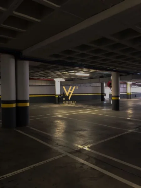 Tirane, shitet garazh | post parkimi Kati -1, 17 m²  19.000 Euro(xhamlliku)