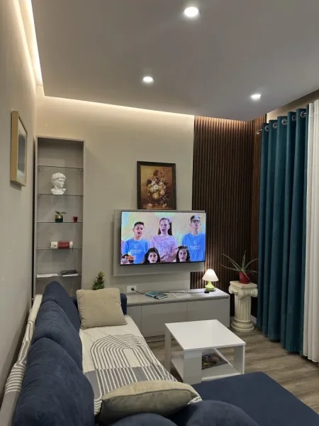 Tirane, jepet me qera apartament 1+1+Ballkon Kati 3, 650 € (9 Kateshet, Tirane)
