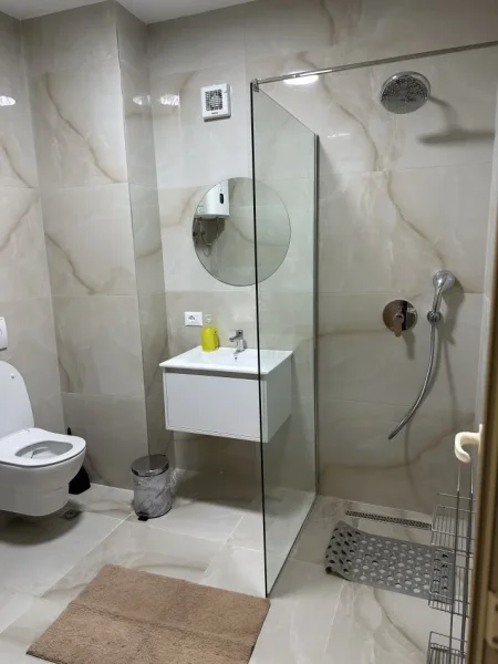 Tirane, jepet me qera apartament 1+1+Ballkon Kati 3, 650 € (9 Kateshet, Tirane)