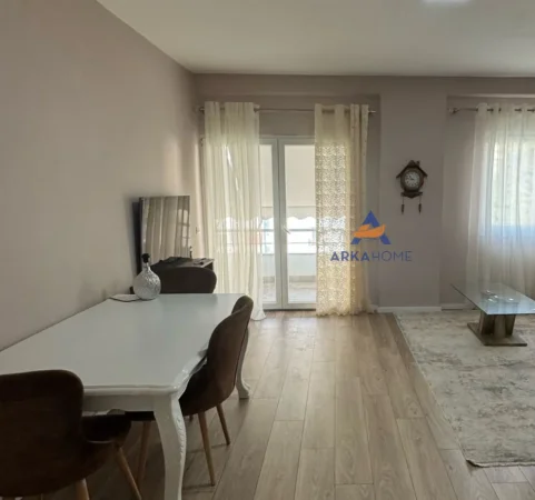 Tirane, jepet me qera apartament 2+1 Kati 4, 100 m² 400 € (NE FRESK)