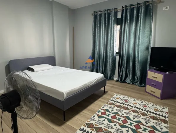 Tirane, jepet me qera apartament 2+1 Kati 4, 100 m² 400 € (NE FRESK)