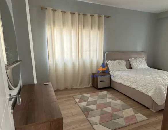 Tirane, jepet me qera apartament 2+1 Kati 4, 100 m² 400 € (NE FRESK)