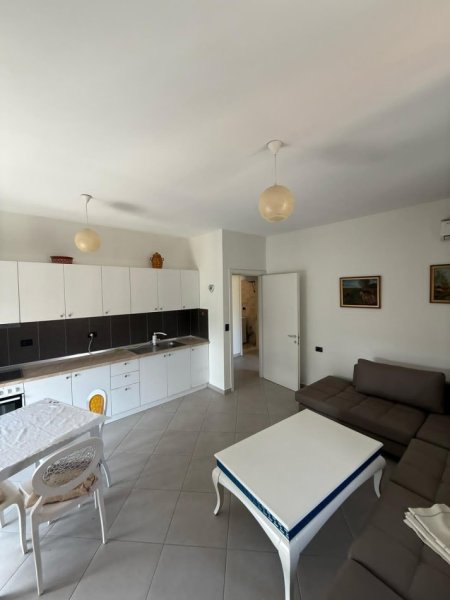 Tirane, jepet me qera apartament 1+1+Ballkon Kati 5, 70 m² 450 € (Rruga Dibrës/Pranë Spitalit Amerikan 2)
