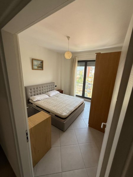 Tirane, jepet me qera apartament 1+1+Ballkon Kati 5, 70 m² 450 € (Rruga Dibrës/Pranë Spitalit Amerikan 2)