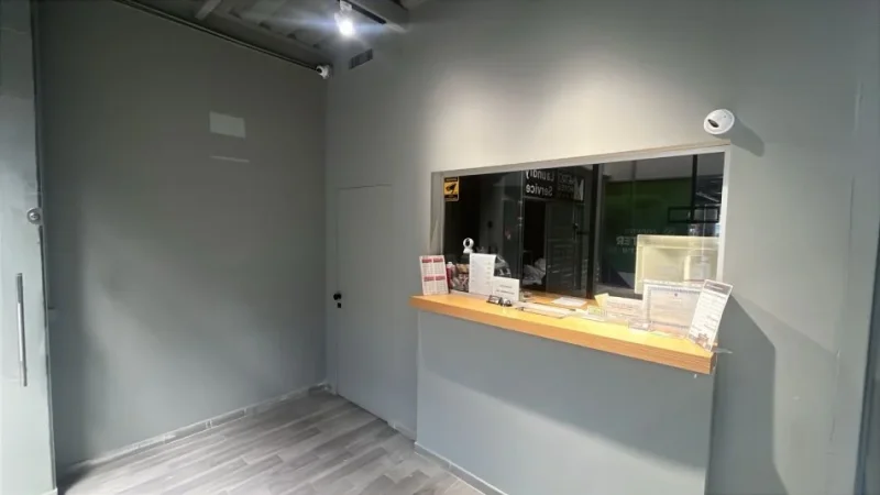 Tirane, shitet ambjent biznesi Kati 0, 40 m² (Teg, ngjitur me "Terminalin Lindor")