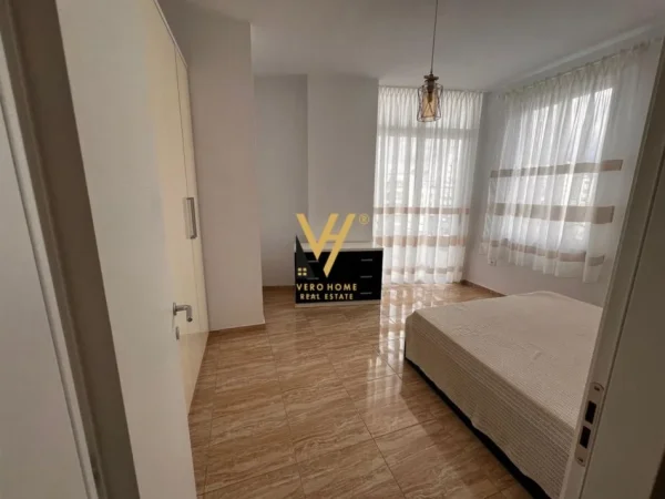 Tirane, jepet me qera apartament 3+1+Ballkon Kati 4, 130 m² 600 € (ASTIR)