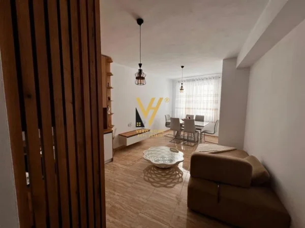 Tirane, jepet me qera apartament 3+1+Ballkon Kati 4, 130 m² 600 € (ASTIR)