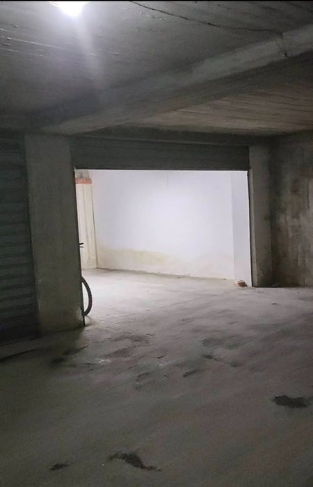 Tirane, shitet garazh | post parkimi Kati 0, 46 m² 50.000 € (Komuna e parisit, prane &quot;Qendres Kristal&quot;)