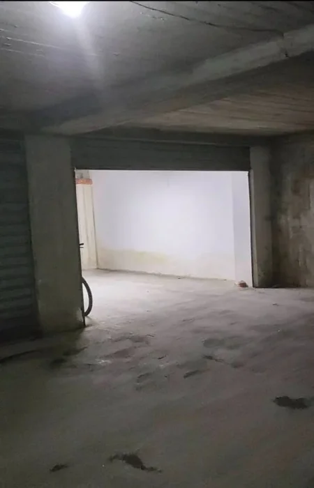 Tirane, shitet garazh | post parkimi Kati 0, 46 m² 50.000 € (Komuna e parisit, prane "Qendres Kristal")