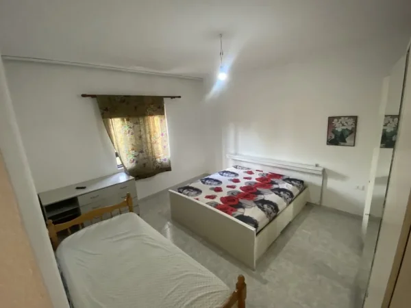 Tirane, jap me qera apartament 2+1 Kati 2, 65 m² 300 € (Sanatorium)