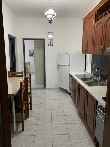 Tirane, jap me qera apartament 2+1 Kati 2, 65 m² 300 € (Sanatorium)