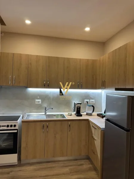 Tirane, jepet me qera apartament 1+1+Ballkon Kati 3, 70 m² 650 € (RRUGA RIZA JASA)