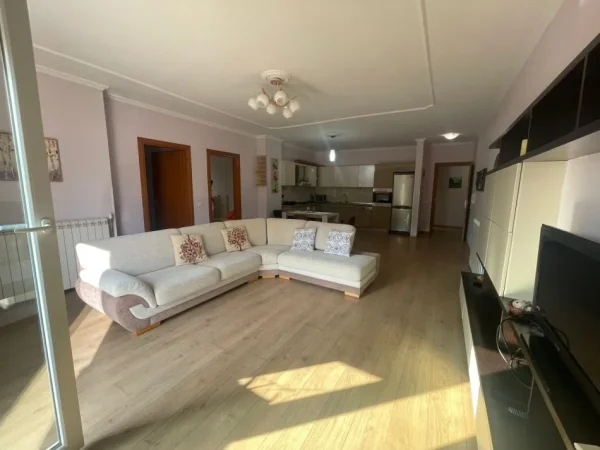 Tirane, jepet me qera apartament 2+1 Kati 2, 120 m² 650 € (rruga shyqyri ishmi)