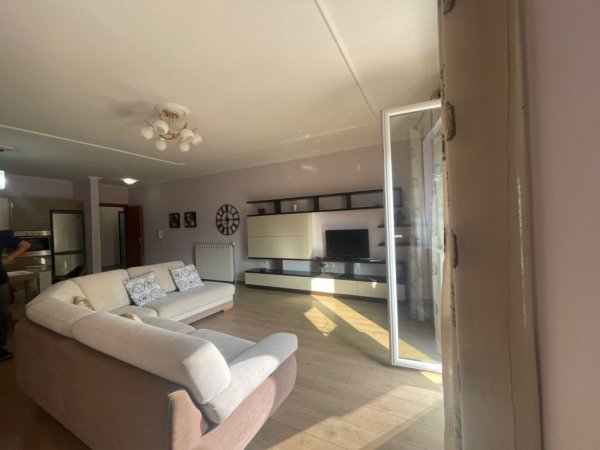 Tirane, jepet me qera apartament 2+1 Kati 2, 120 m² 650 € (rruga shyqyri ishmi)