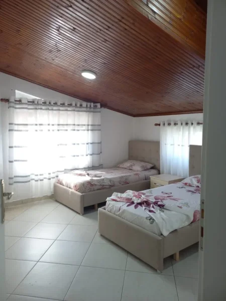 Tirane, jepet me qera apartament 2+1+Ballkon Kati 3, 92 m² 400 € (Kryqezimi i rruges "Andon Frasheri" me rrugen "Bruzi")