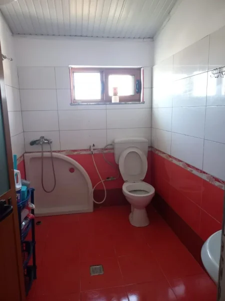 Tirane, jepet me qera apartament 2+1+Ballkon Kati 3, 92 m² 400 € (Kryqezimi i rruges "Andon Frasheri" me rrugen "Bruzi")