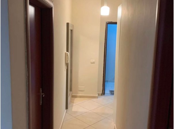 Tirane, jepet me qera apartament 1+1+Ballkon Kati 4, 60 m² 500 € (Rruga Shefqet Musaraj (ISH UET))