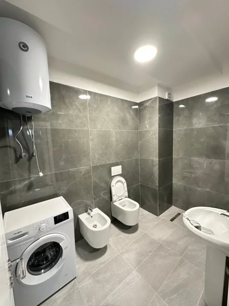 Tirane, jepet me qera apartament 2+1+Ballkon Kati 8, 90 m² 600 € (Kompleksi Jolla , Astir)