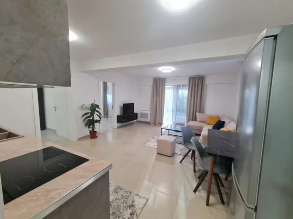 Tirane, jepet me qera apartament 2+1+Ballkon Kati 2, 800 € 