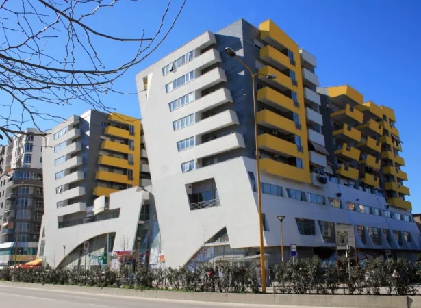Tirane, shitet apartament 2+1+Ballkon Kati 7, 97 m² 210.000 € (Rruga e Kavajes, Condor Center)