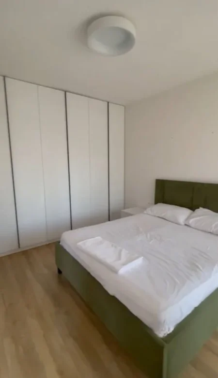 Tirane, jepet me qera apartament 1+1+Ballkon Kati 4, 62 m² 700 € (rruga e durresit)