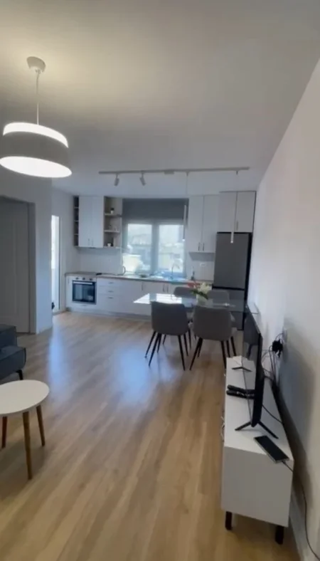 Tirane, jepet me qera apartament 1+1+Ballkon Kati 4, 62 m² 700 € (rruga e durresit)