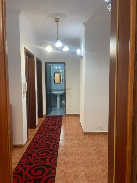 Tirane, jepet me qera apartament 2+1 Kati 2, 110 m² 600 € (myslym shyri)