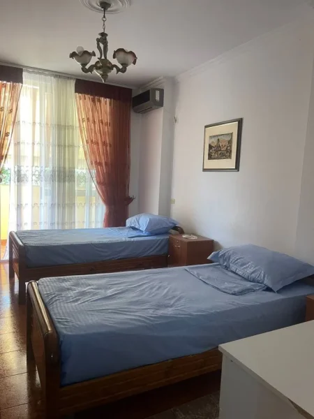 Tirane, jepet me qera apartament 2+1 Kati 2, 110 m² 600 € (myslym shyri)