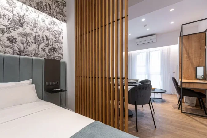 Tirane, jap me qera hotel , 3.300 m² 6.000 € (stacioni i trenit)