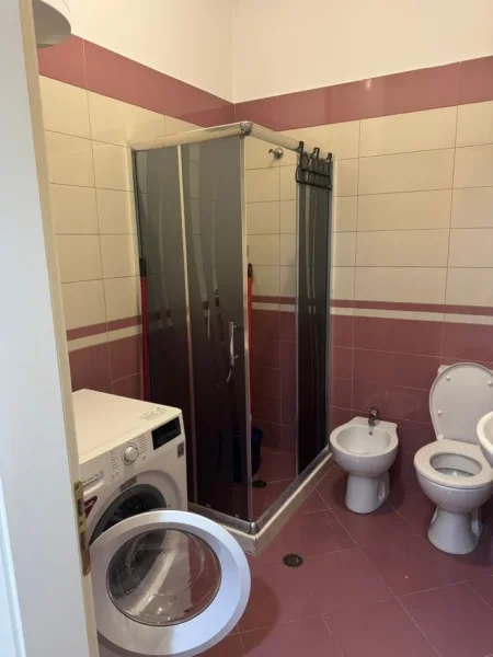 Tirane, jepet me qera apartament 2+1+Aneks+Ballkon Kati 2, 92 m² 600 € (2+1+2 plus post parkimi pran kopshtit botanik)