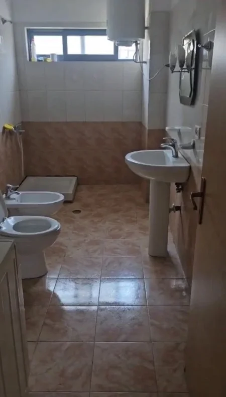 Tirane, jepet me qera apartament 2+1 Kati 8, 80 m² 700 € (vasil shanto)