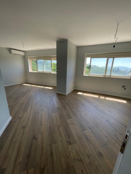 Tirane, shitet apartament 2+1 Kati 3, 