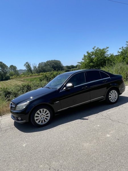 Tirane, shes makine Mercedes-Benz C220 Nafte, e zeze automatik Kondicioner 237.000 km 6.200 €