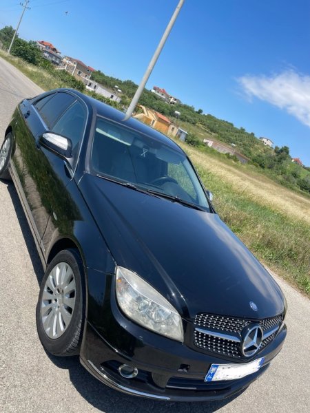 Tirane, shes makine Mercedes-Benz C220 Nafte, e zeze automatik Kondicioner 237.000 km 6.200 €