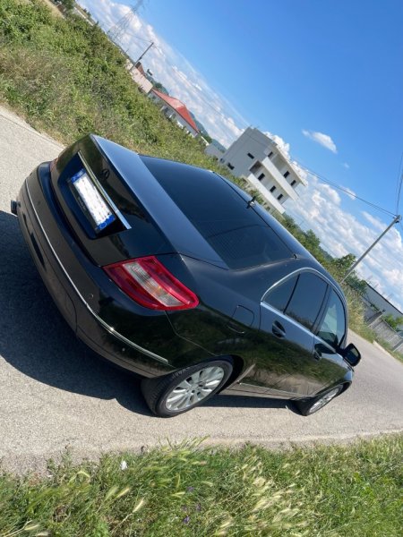 Tirane, shes makine Mercedes-Benz C220 Nafte, e zeze automatik Kondicioner 237.000 km 6.200 €