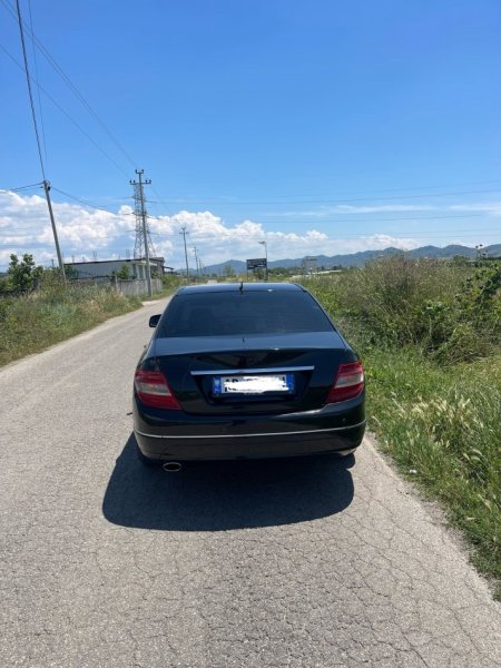 Tirane, shes makine Mercedes-Benz C220 Nafte, e zeze automatik Kondicioner 237.000 km 6.200 €