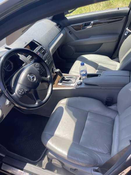 Tirane, shes makine Mercedes-Benz C220 Nafte, e zeze automatik Kondicioner 237.000 km 6.200 €