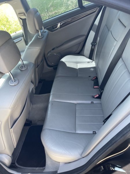 Tirane, shes makine Mercedes-Benz C220 Nafte, e zeze automatik Kondicioner 237.000 km 6.200 €
