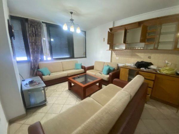 Tirane, jepet me qera apartament 2+1+Ballkon Kati 10, 90 m² 450 € (Brryli)