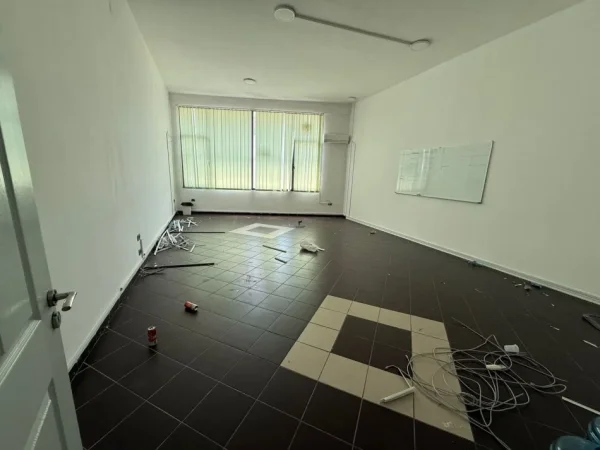 Tirane, jap me qera zyre Kati 1, 300 m² 2.400 € (Rruga TISH DAHIJA)